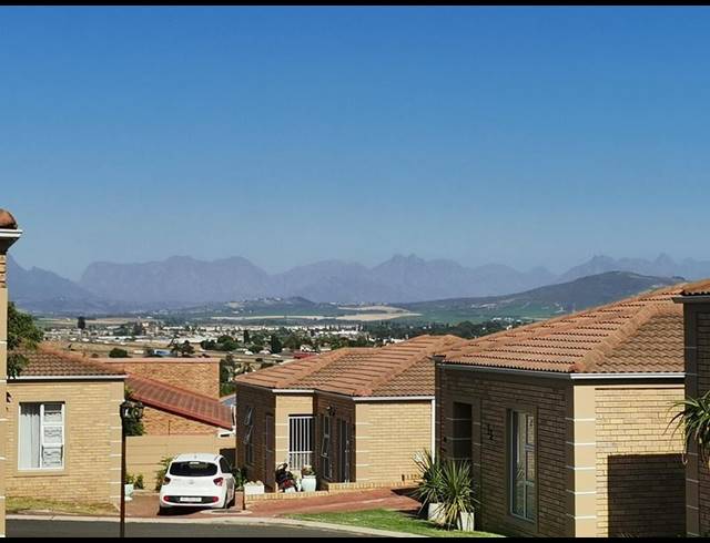 2 BEDROOM PROPERTY TO RENT IN VREDEKLOOF